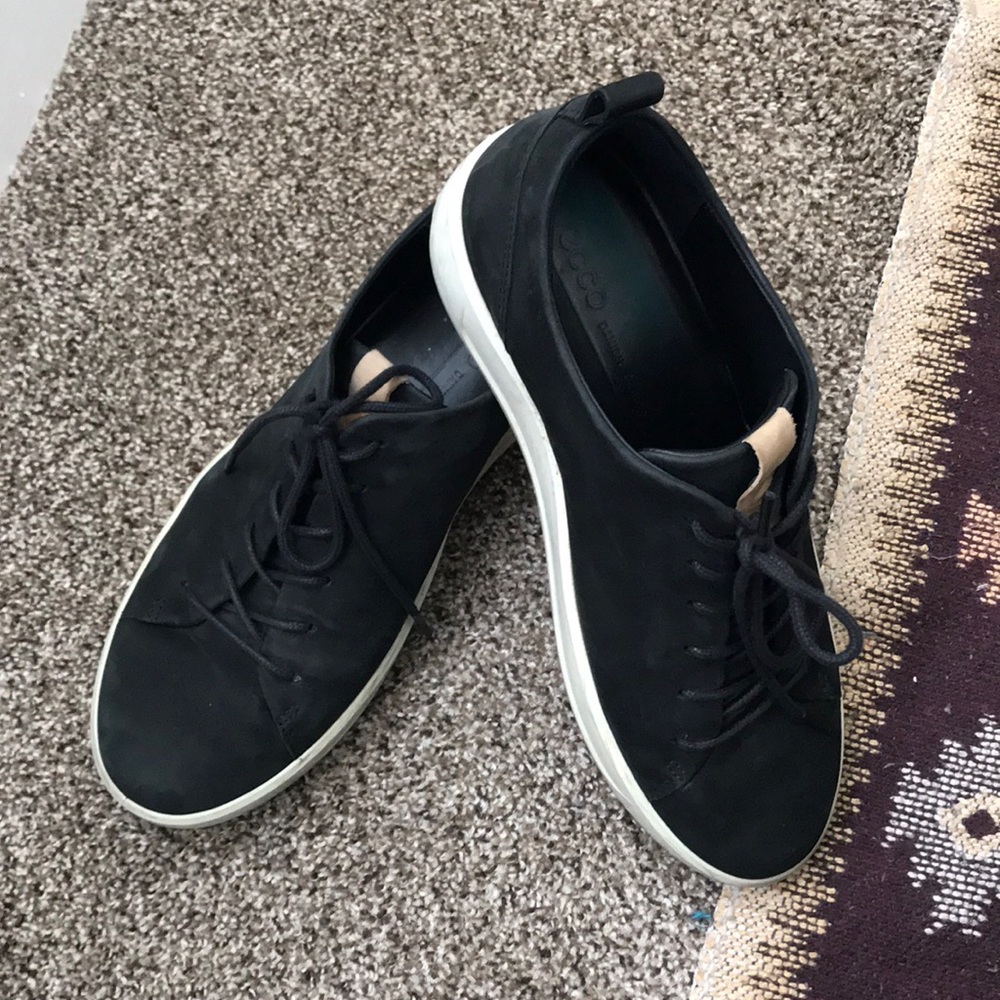 Black Tennis shoes